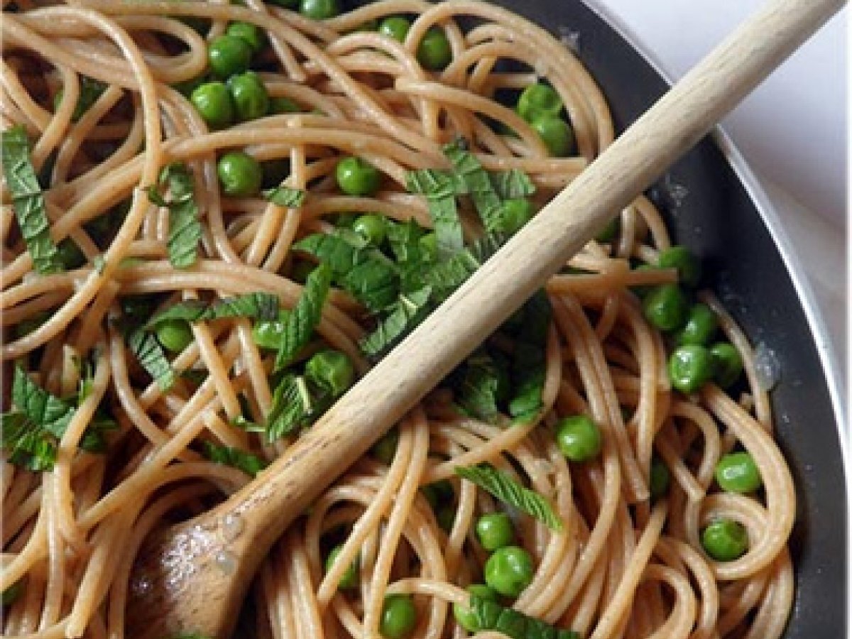 Spaghetti integrali piselli e menta - foto 2