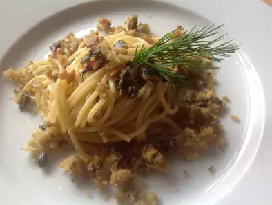 Spaghetti mediterranei alici e pinoli