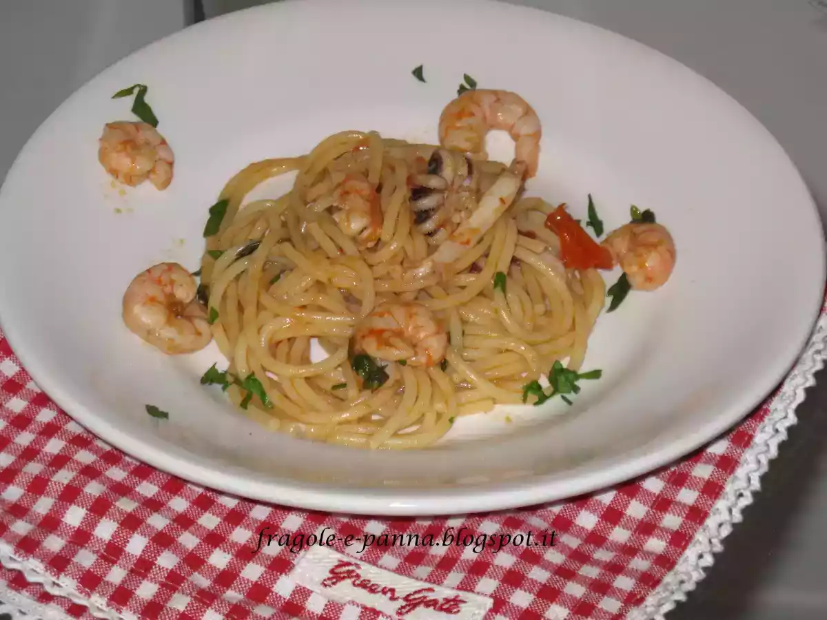 Spaghetti seppie e gamberetti