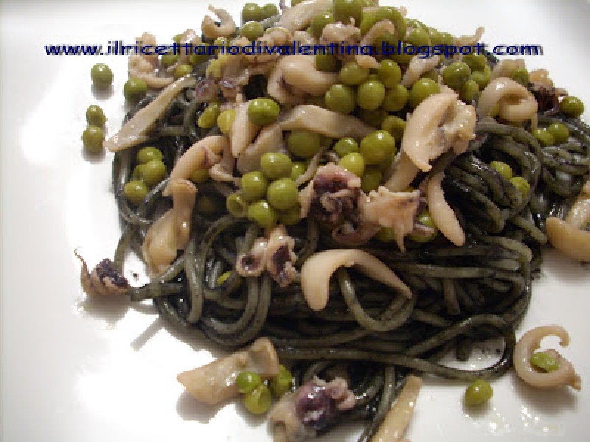 SPAGHETTI SEPPIE E PISELLI