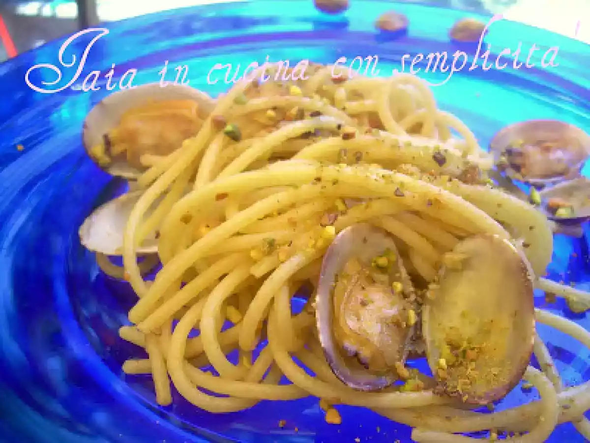 Spaghetti vongole e pistacchi