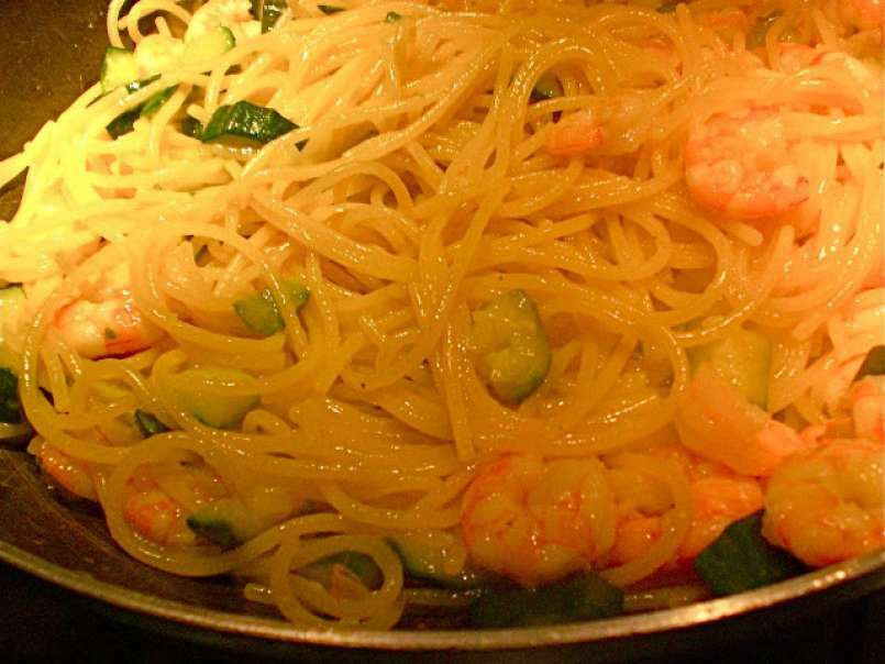 Spaghetti zucchine e code di gamberi, foto 1