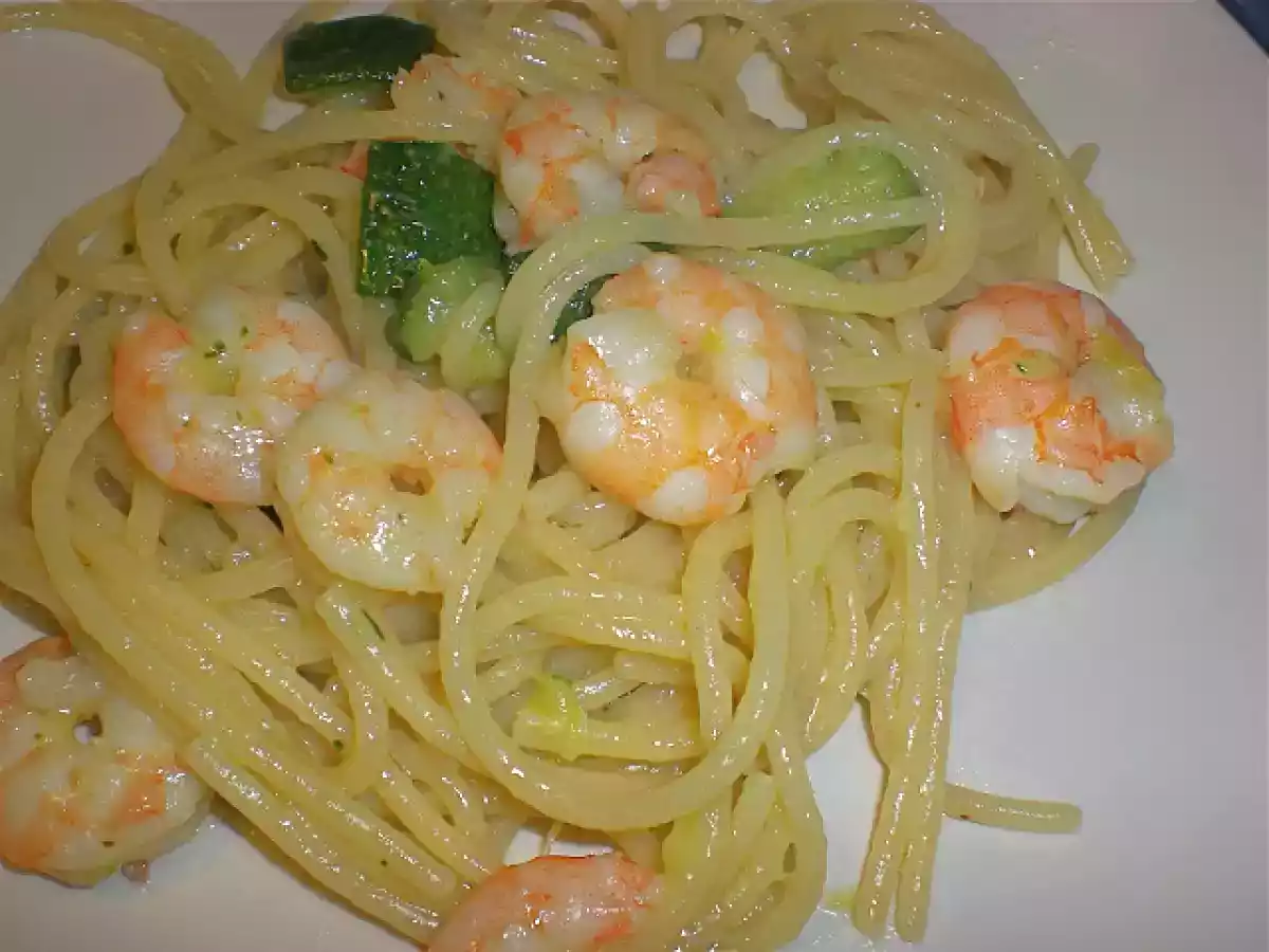 Spaghetti zucchine e code di gamberi - foto 2