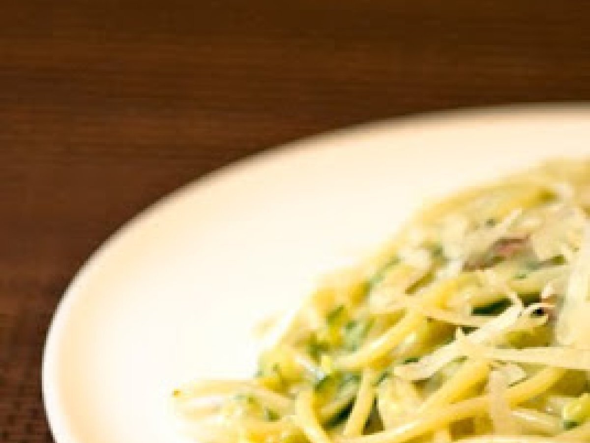 SPAGHETTI ZUCCHINE E SPECK