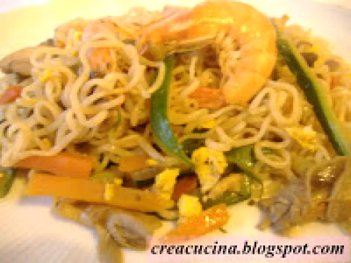 SPAGHETTINI CINESI CON VERDURE E GAMBERI - foto 2