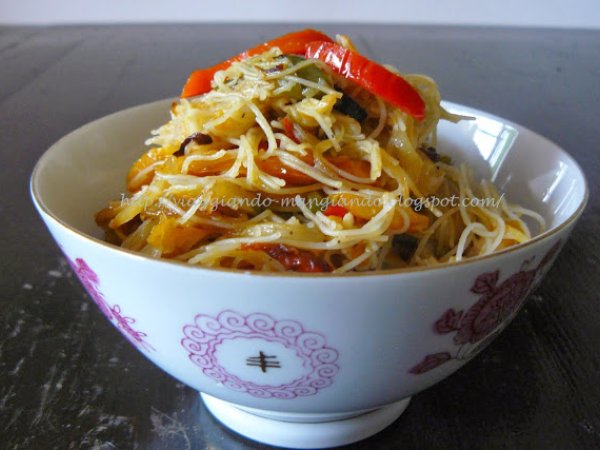 SPAGHETTINI DI RISO CON VERDURE PICCANTI