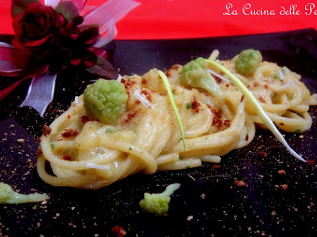 Spaghettoni con macco di Patate ai semi di Finocchio e Cavolfiore saltato