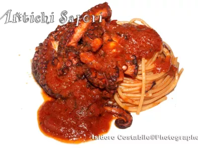Spaghettoni con polpo alla napoletana