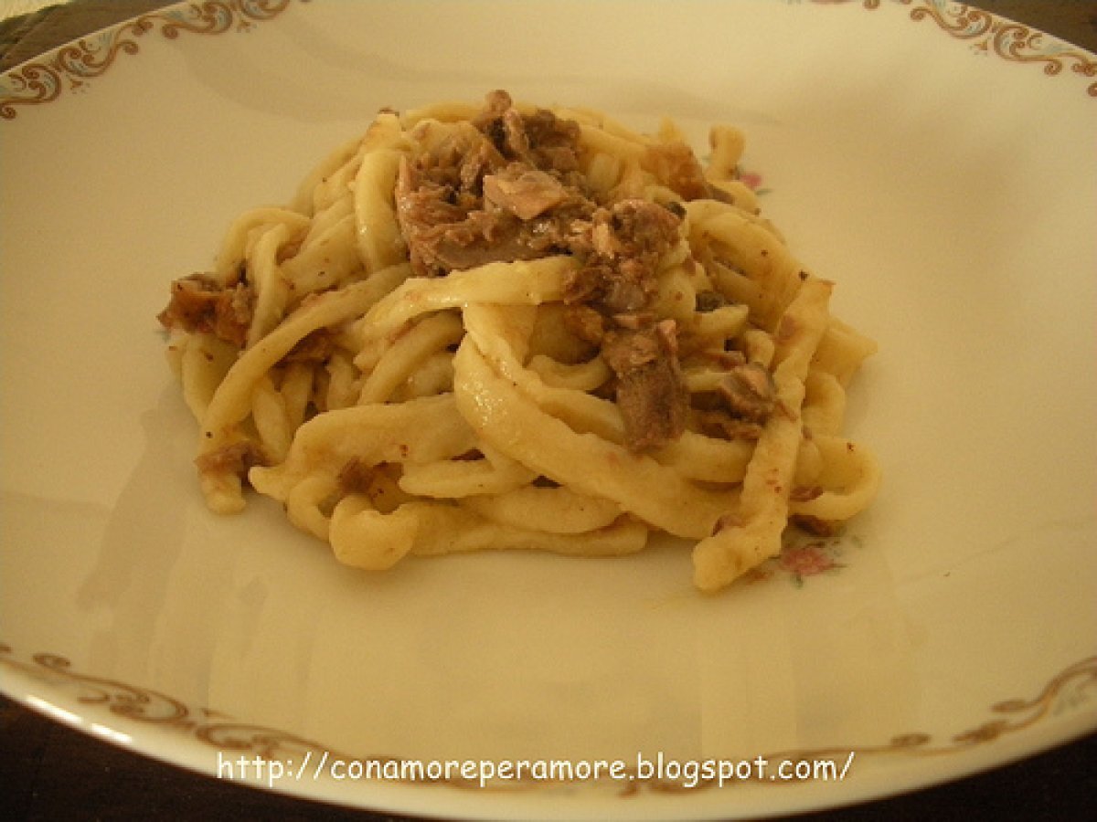 SPAGHETTONI DI PASTA FRESCA AL RAGU' D'ANATRA