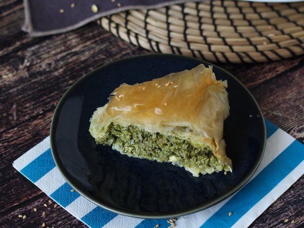 Spanakopita, la facilissima torta salata greca con spinaci e feta