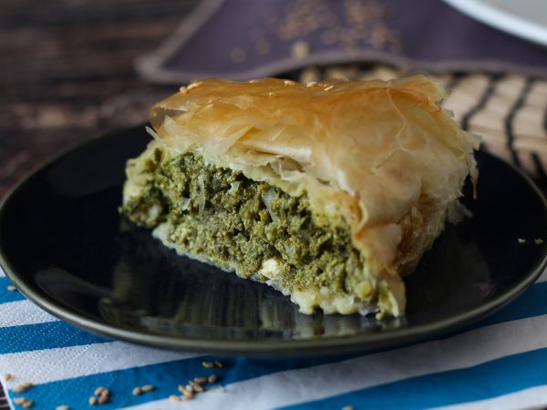 Spanakopita, la facilissima torta salata greca con spinaci e feta - foto 5