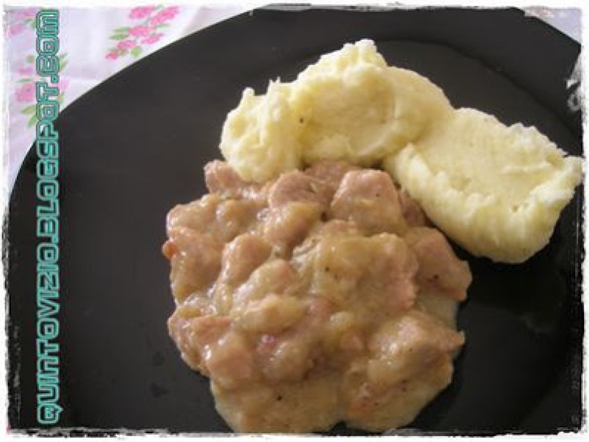 Spezzatino con crema di cipolle