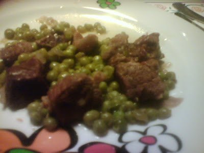 Spezzatino con i piselli in bianco in pentola a pressione ...