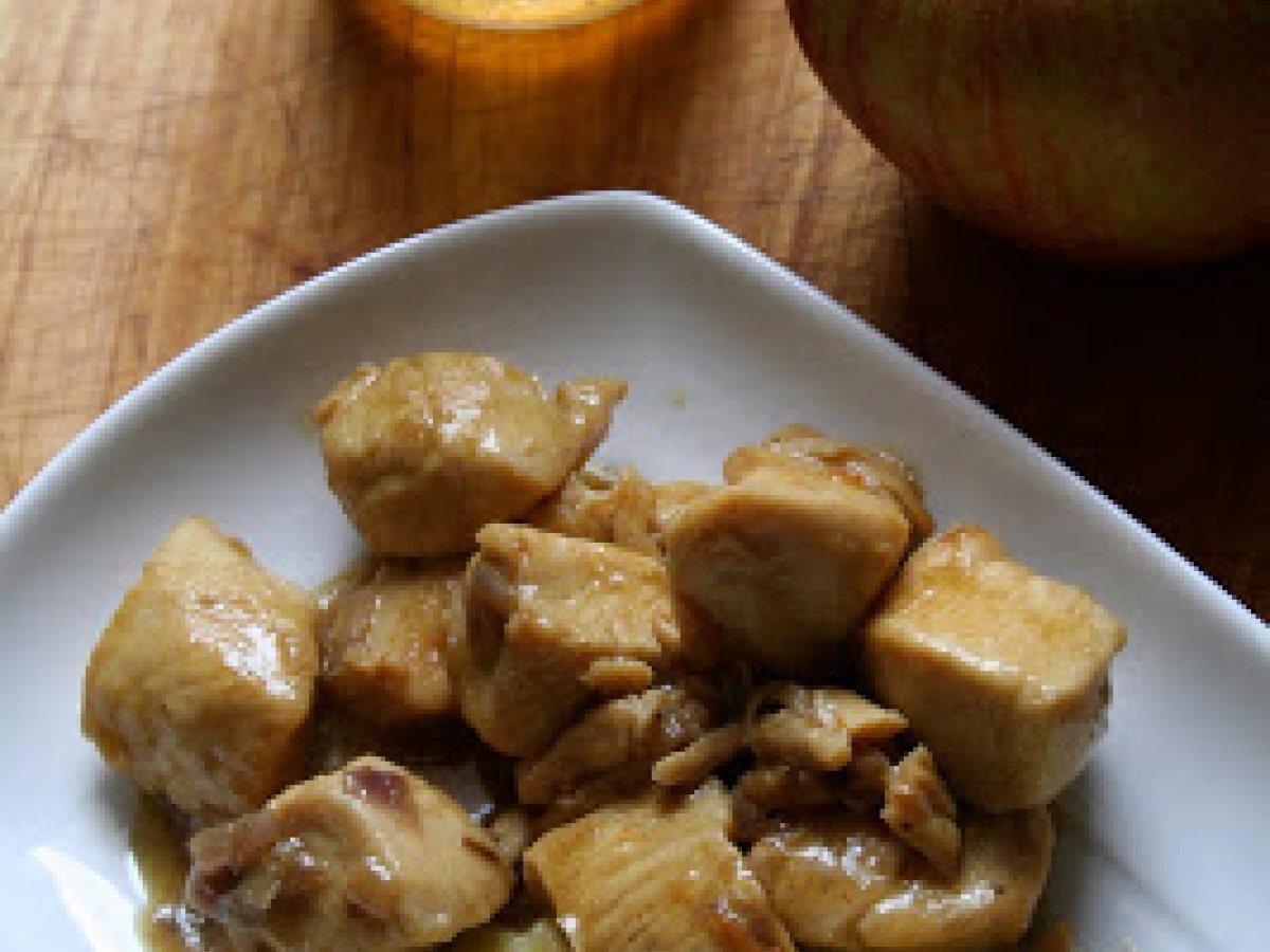 Spezzatino di pollo al sidro con purè di patate e mele, foto 1