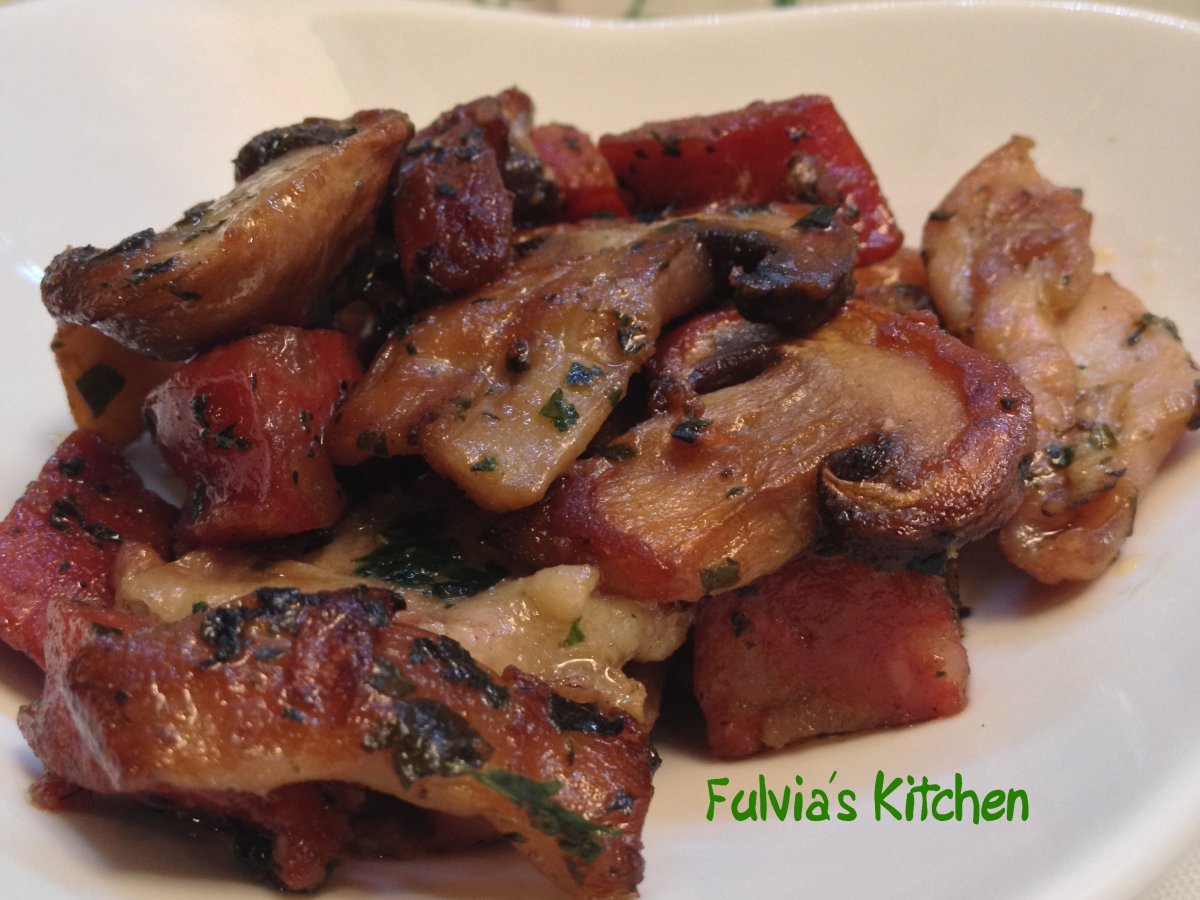 Spezzatino di pollo con chorizo e funghi prataioli