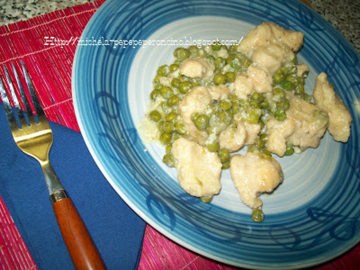 SPEZZATINO DI POLLO E PISELLI