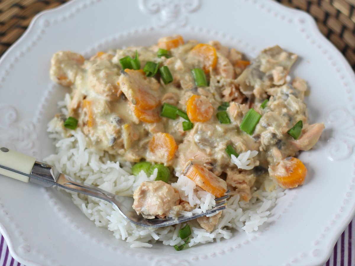 Spezzatino di salmone con funghi e carote - foto 2