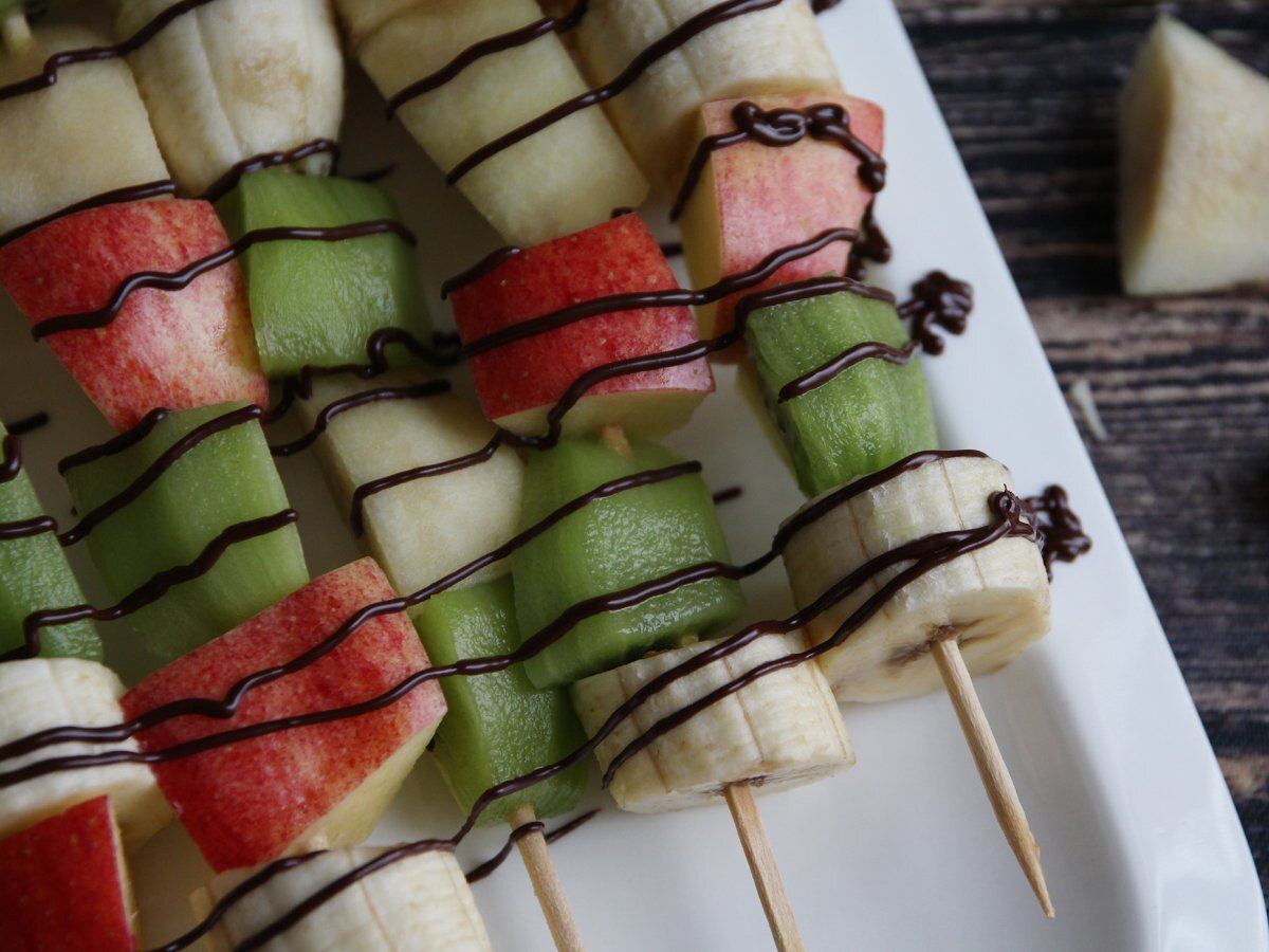 Spiedini di frutta con salsa al cioccolato - foto 4