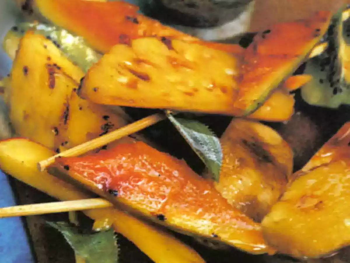 Spiedini di frutta esotica, golosi ma dietetici.