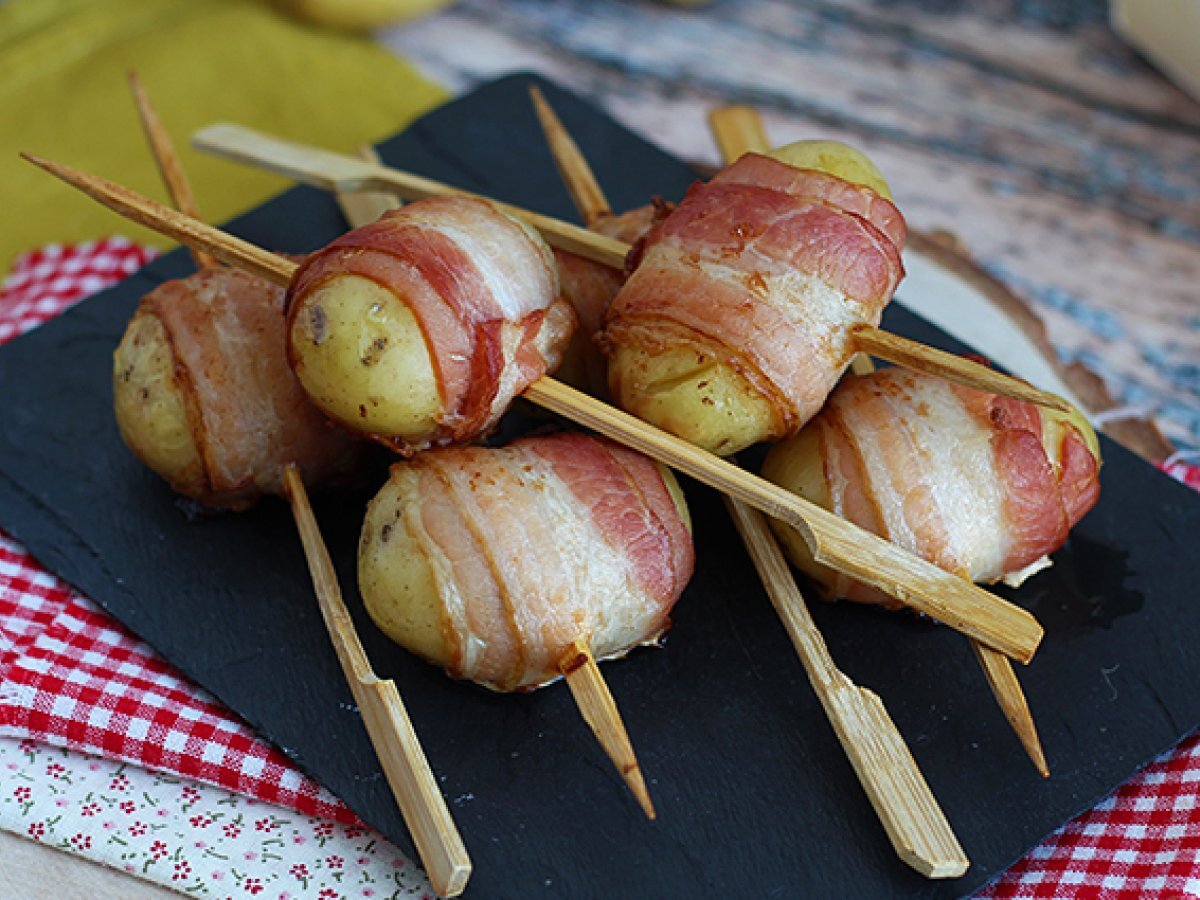 Spiedini di patate e pancetta affumicata