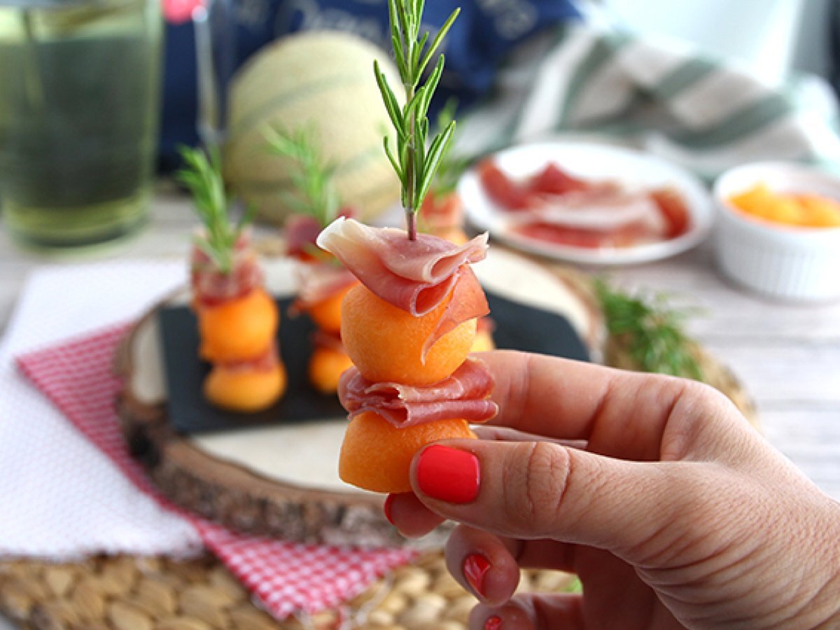 Spiedini di rosmarino con prosciutto e melone - foto 3