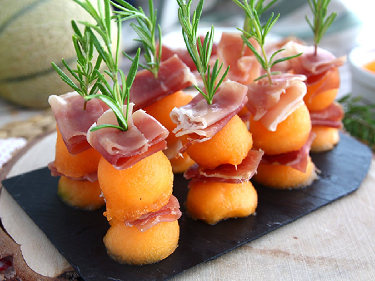 Spiedini di rosmarino con prosciutto e melone - foto 4