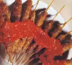 Spiedini in salsa piccante