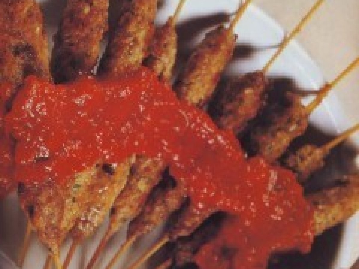Spiedini in salsa piccante