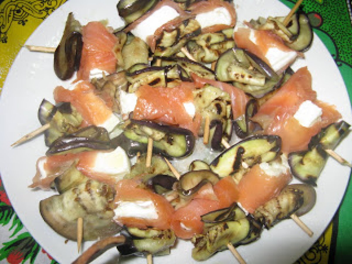 Spiedini salmone bufala e melanzane