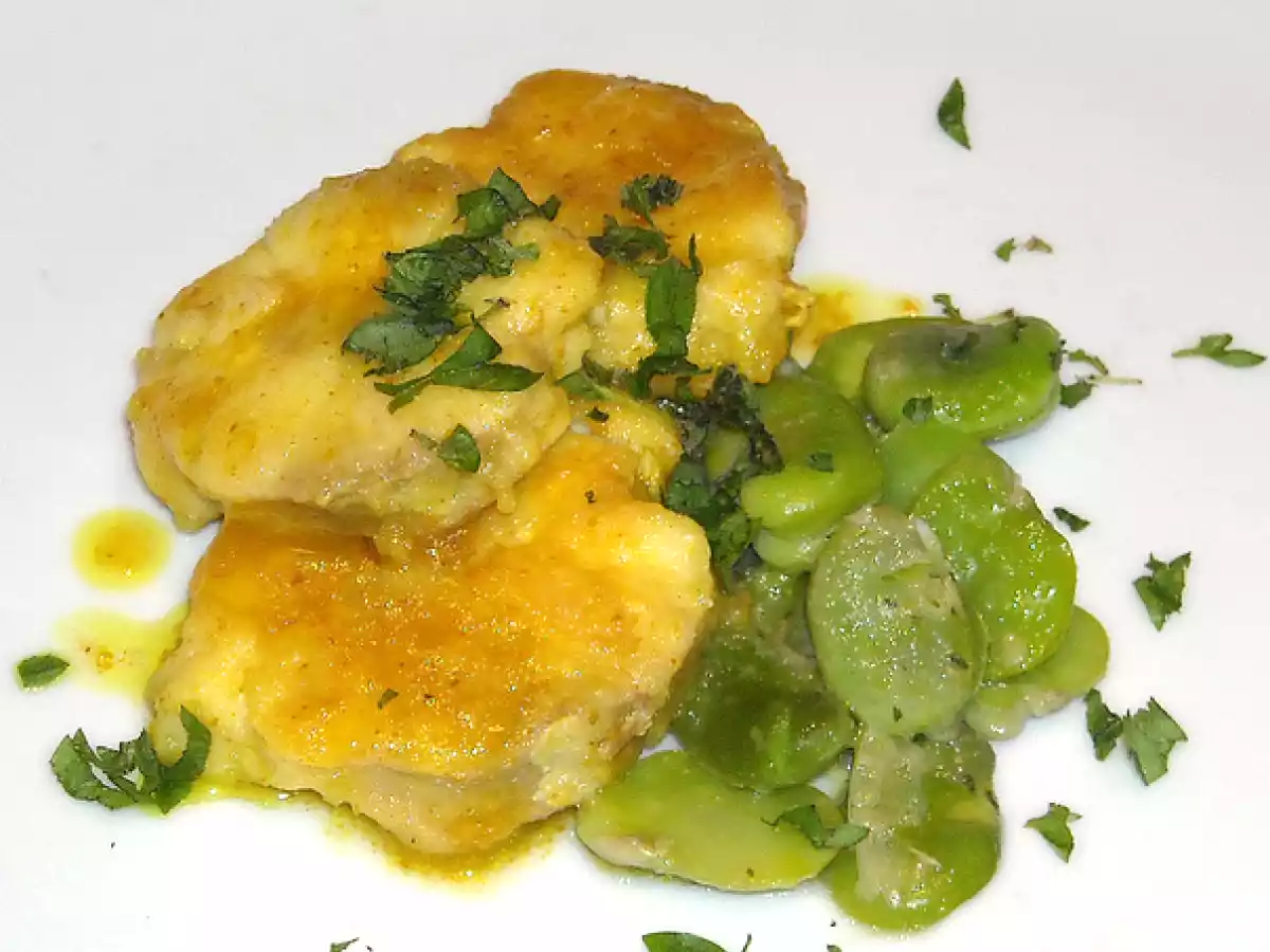 Spinarolo al curry con fave in umido.