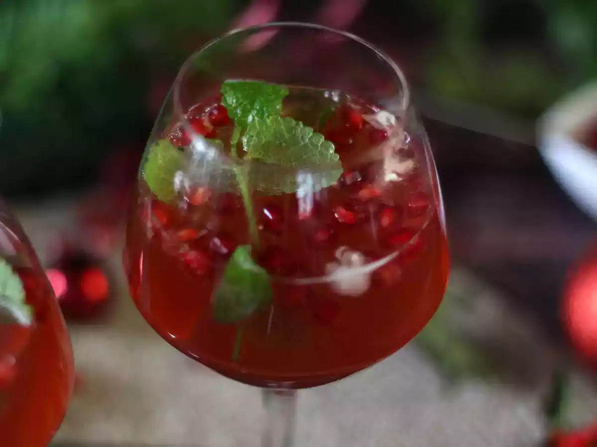 Spritz al melograno, il cocktail nelle palline di Natale! - foto 2