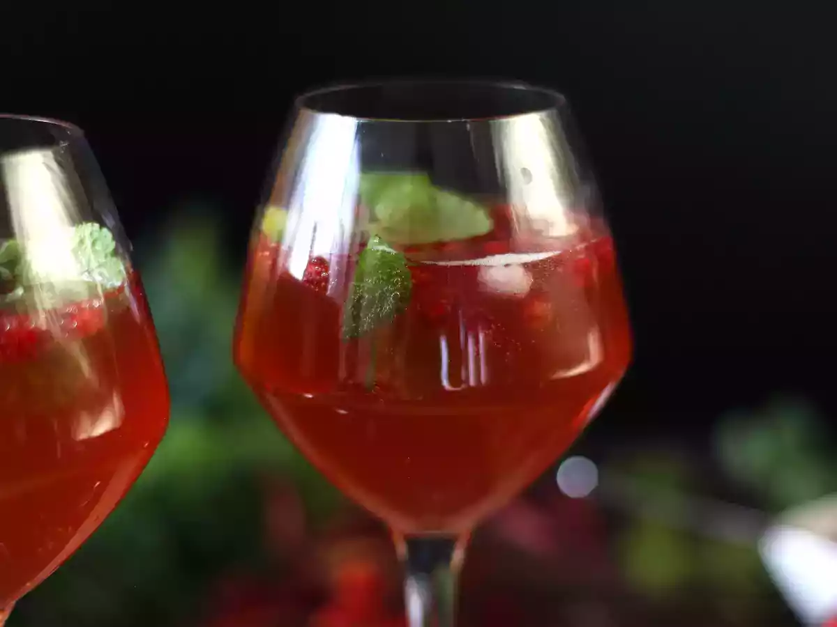 Spritz al melograno, il cocktail nelle palline di Natale! - foto 5