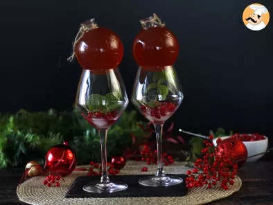 Spritz al melograno, il cocktail nelle palline di Natale!