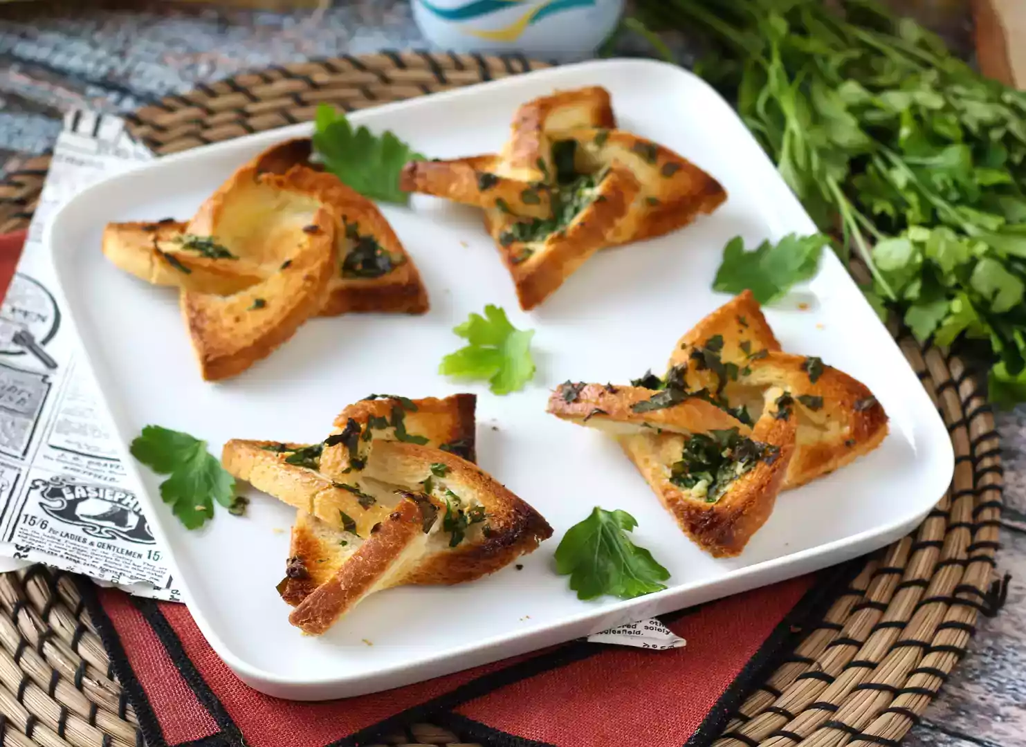 Stelle di pane all'aglio, un ottimo aperitivo per le feste