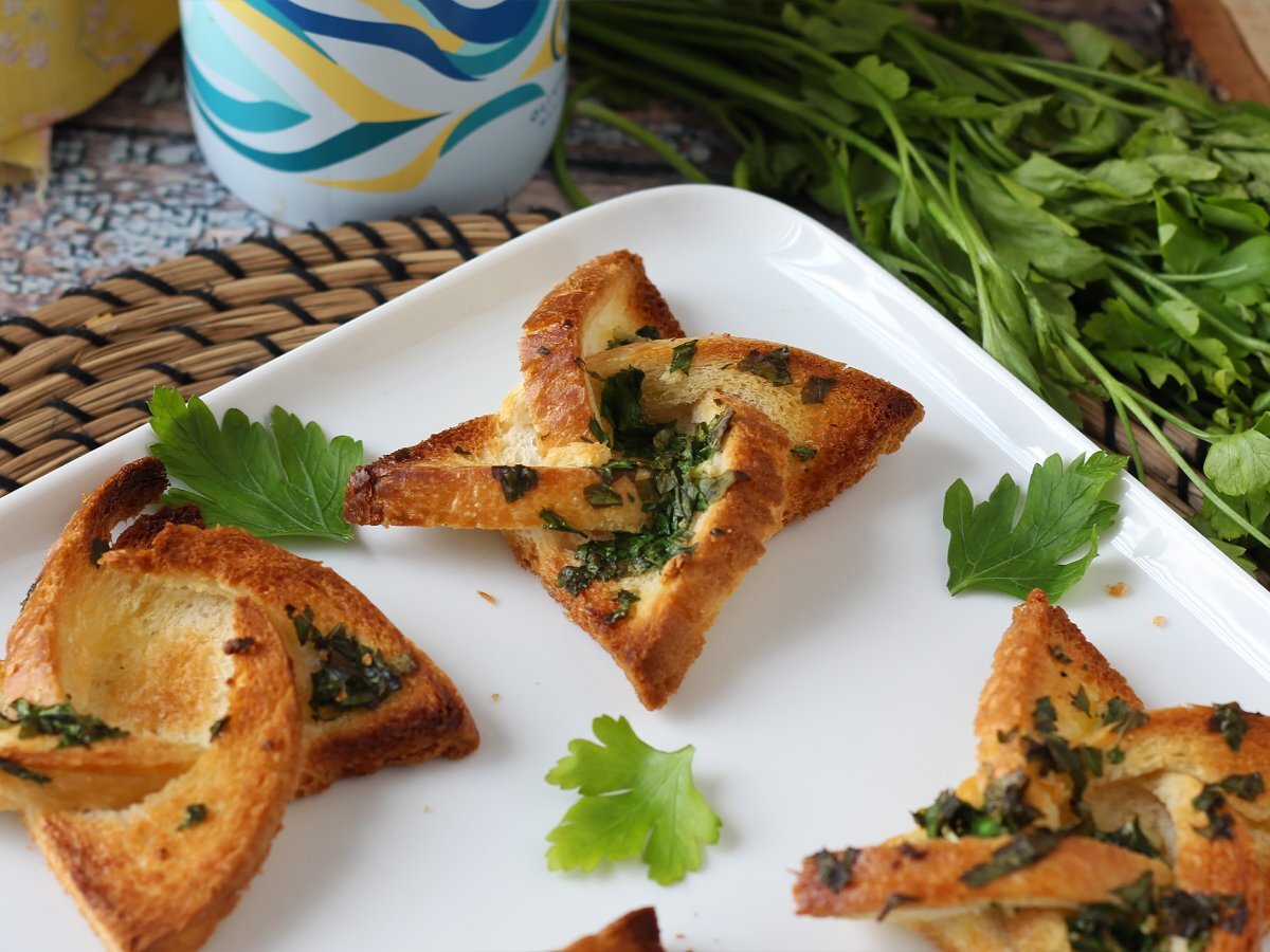 Stelle di pane all'aglio, un ottimo aperitivo per le feste - foto 3