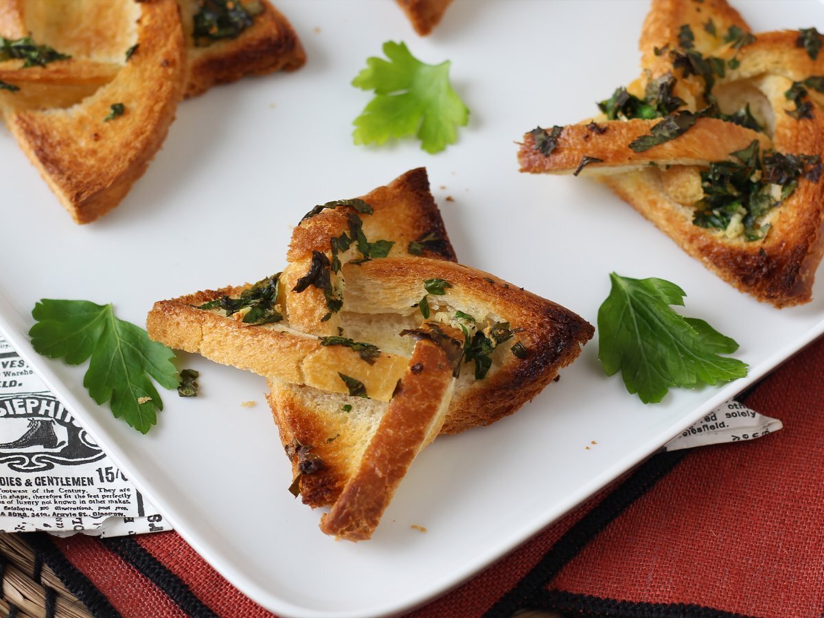 Stelle di pane all'aglio, un ottimo aperitivo per le feste - foto 5