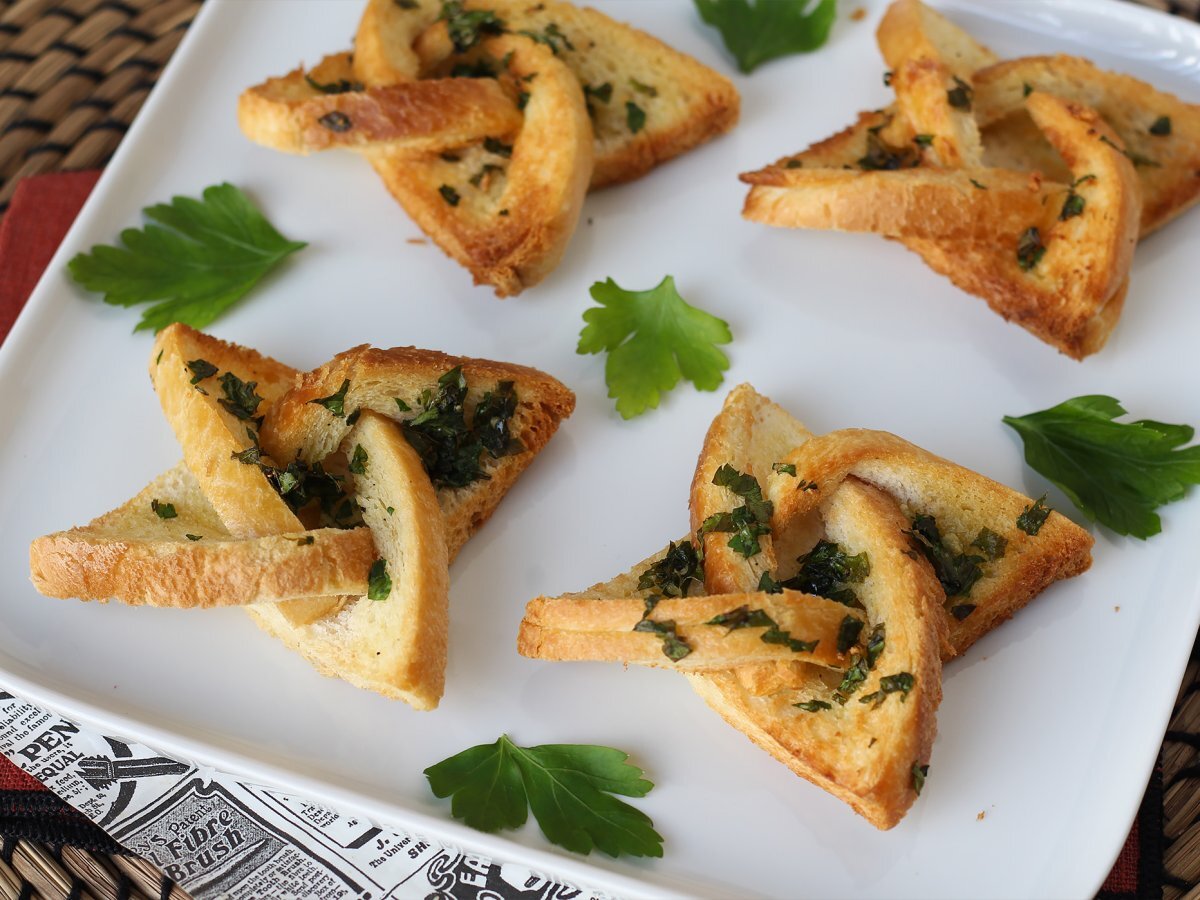 Stelle di pane all'aglio, un ottimo aperitivo per le feste - foto 6