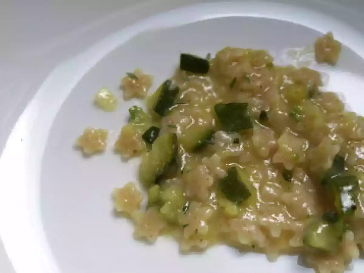 Stelline di farro con porro e zucchine profumate al timo