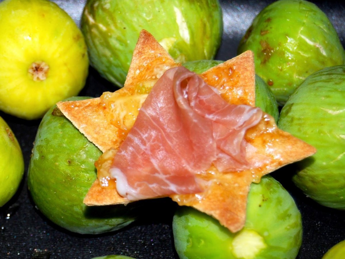 Stelline di pasta matta fichi e prosciutto