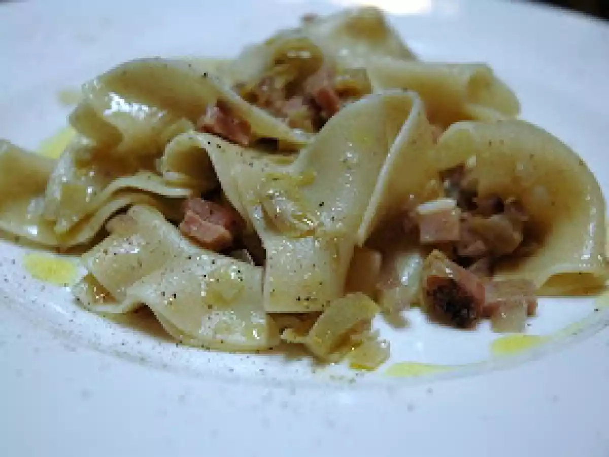 Straccetti al germe di grano con carciofi e speck