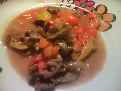 Straccetti con i peperoni in padella o wok
