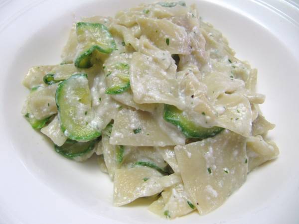 Straccetti con ricotta e zucchine