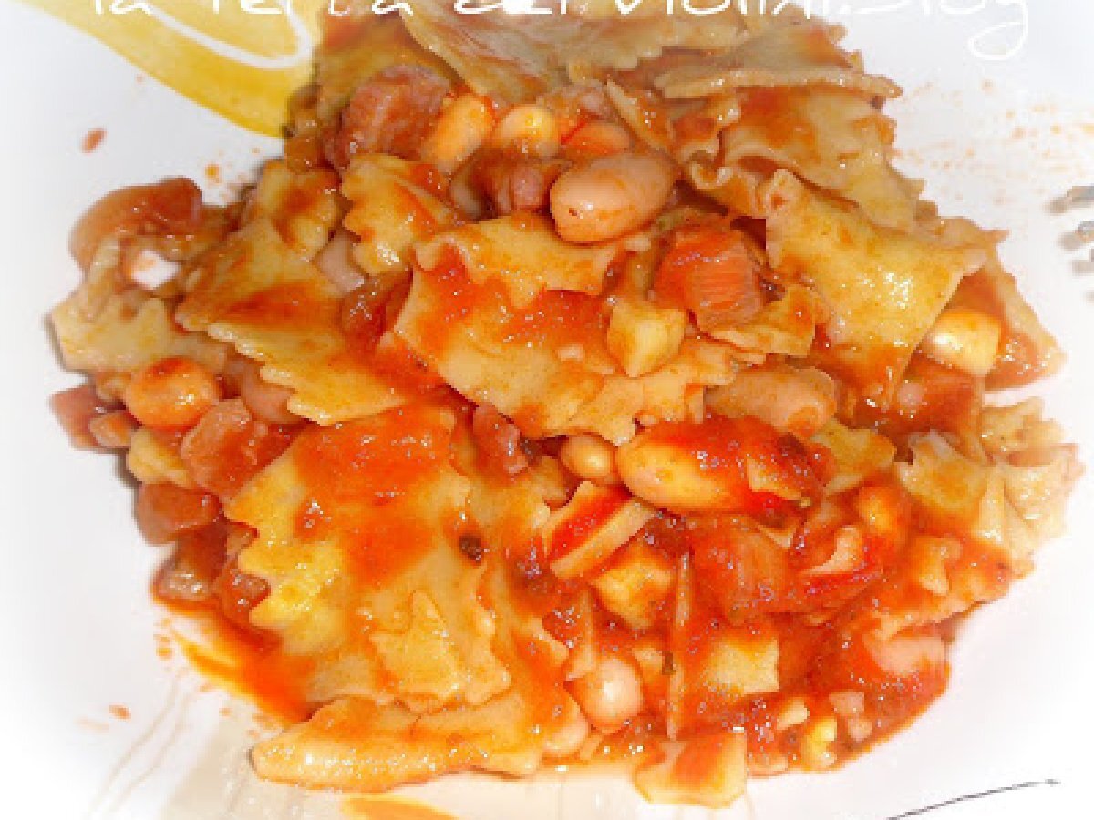 Straccetti di albumi con sugo ai cannellini
