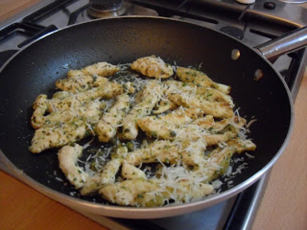 Straccetti di petto di pollo al verde - foto 2