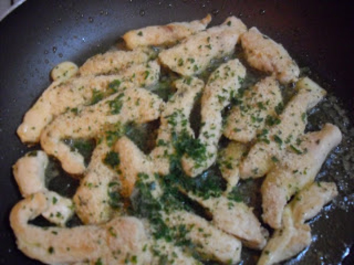 Straccetti di petto di pollo al verde - foto 3