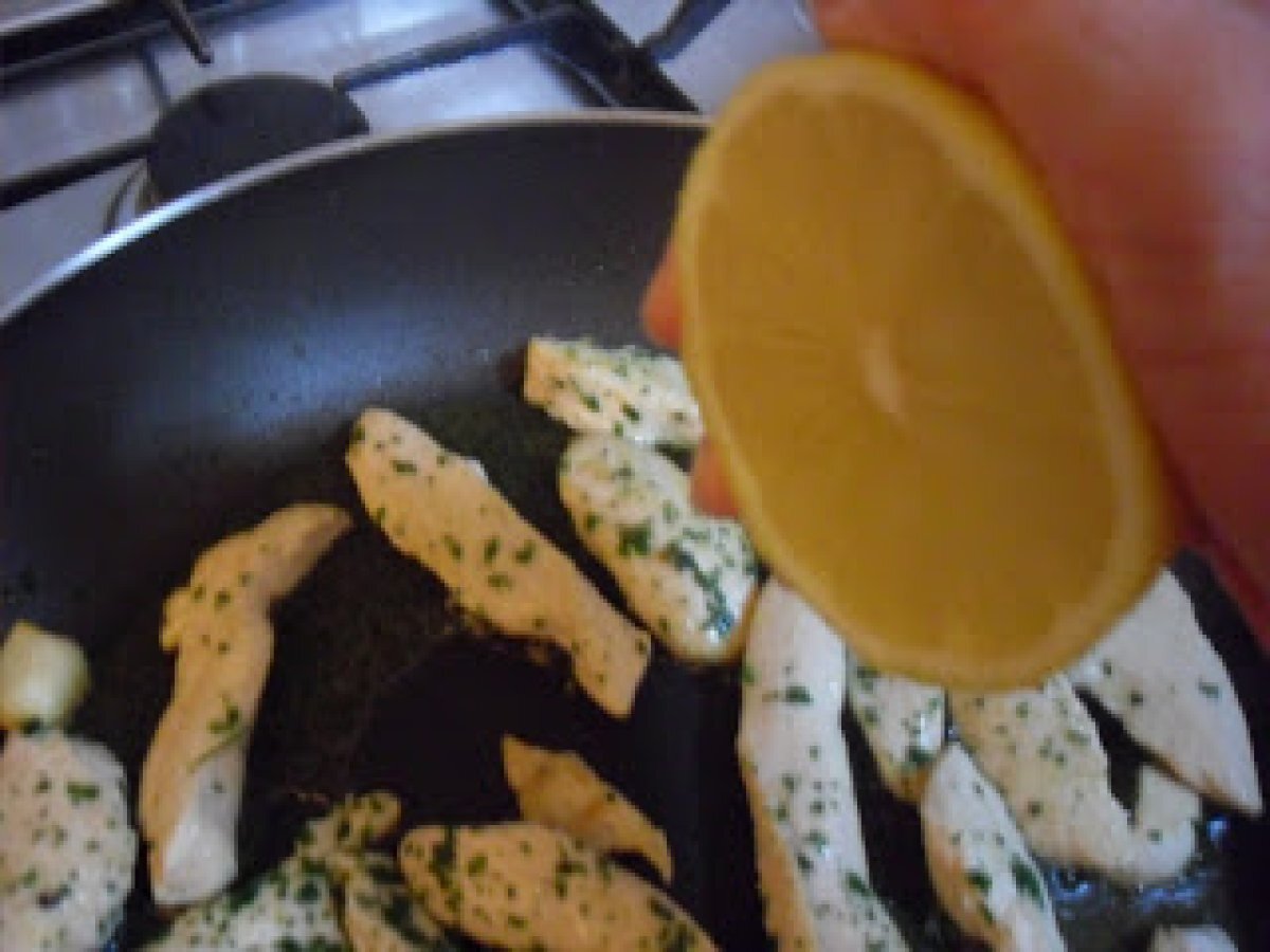 Straccetti di petto di pollo al verde - foto 5