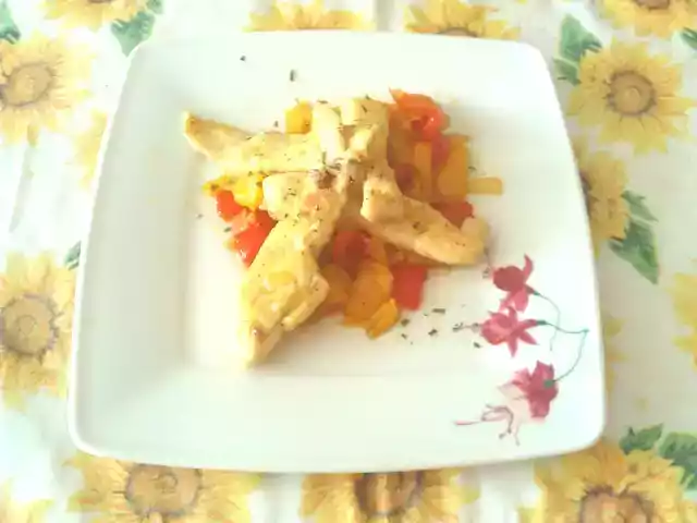 Straccetti di pollo ai peperoni