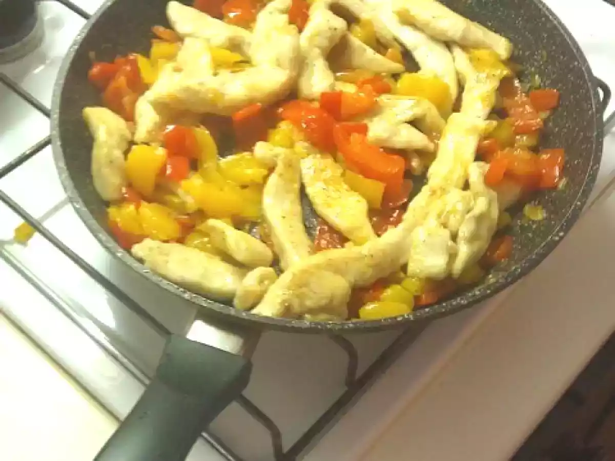 STRACCETTI DI POLLO AI PEPERONI - foto 2