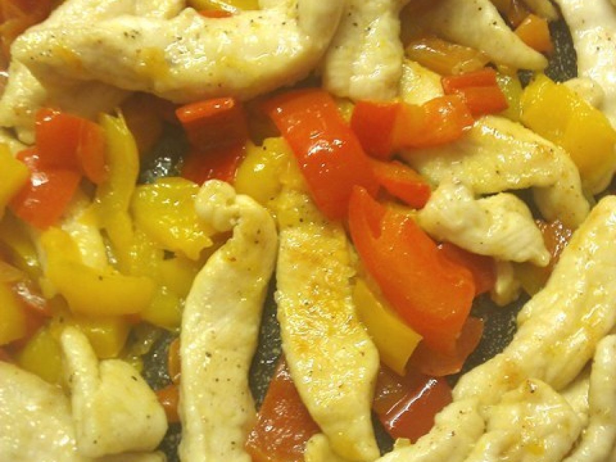 STRACCETTI DI POLLO AI PEPERONI - foto 3