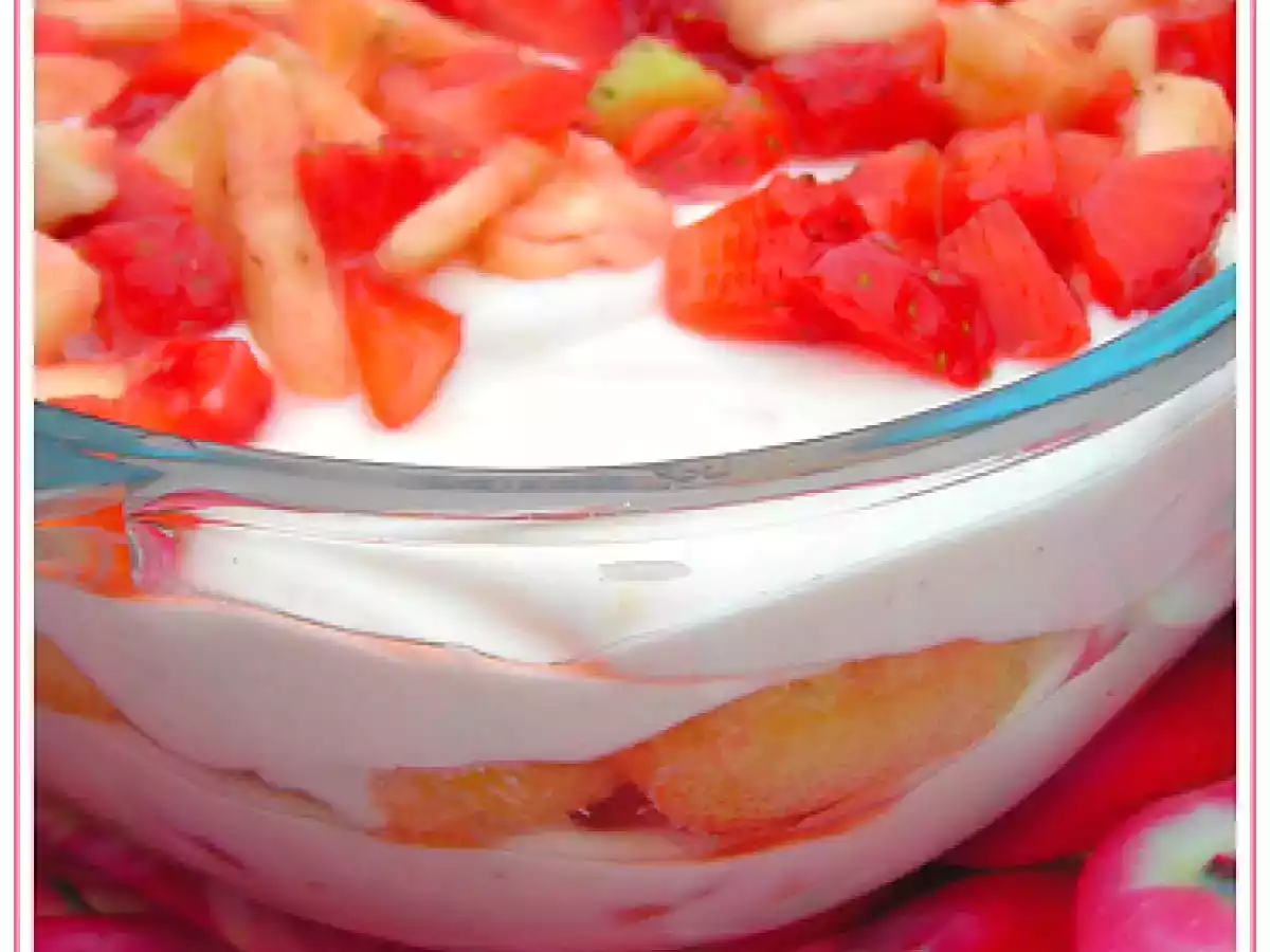 STRAWBERRY-BANANA TIRAMISU' (con yogurt e ricotta - senza uova)